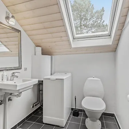 4 Bedroom Lovely In Casa de Férias