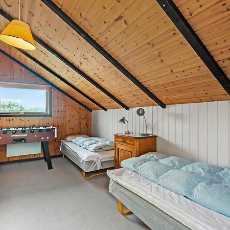 Semesterbostad 4 Bedroom Lovely In