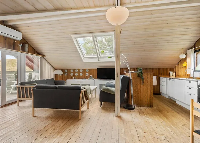 4 Bedroom Lovely In * Blåvand