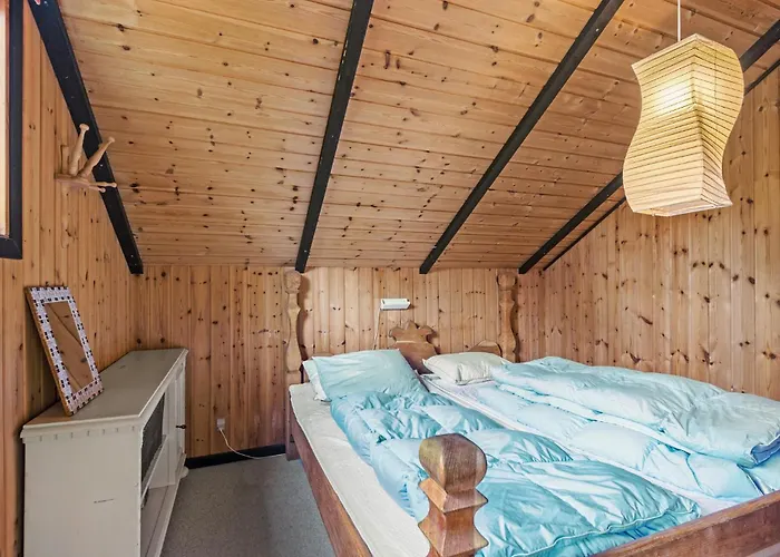 Hébergement de vacances 4 Bedroom Lovely In *